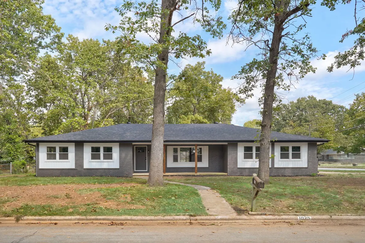 1025 W Vancouver Street, Springfield, MO 65803 - #1
