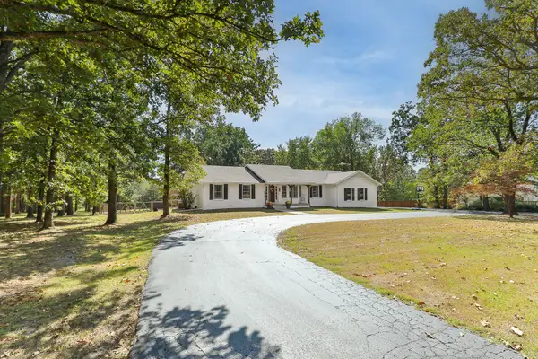 1128 E 425th Road, Bolivar, MO 65613