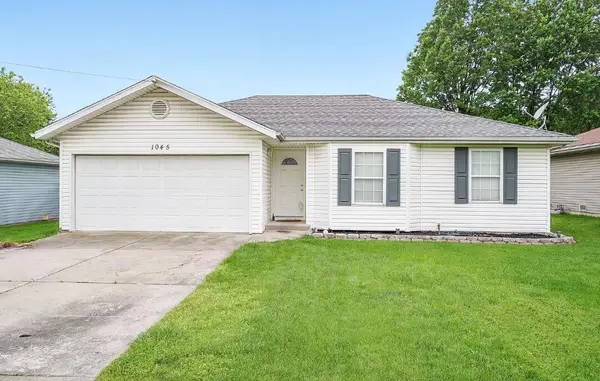 1045 N Dickerson Avenue, Springfield, MO 65803