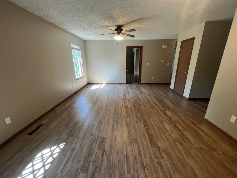 1045 N Dickerson Avenue, Springfield, MO 65803 - #3