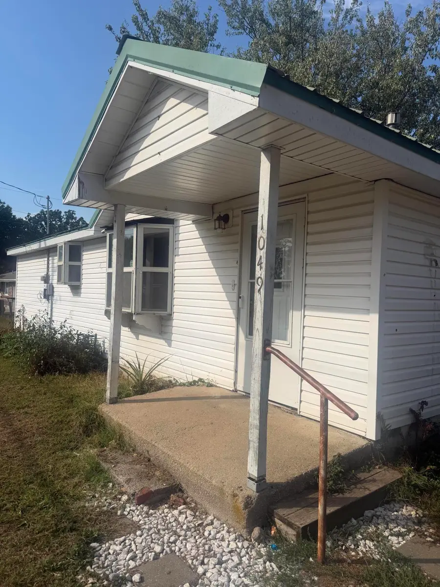 1049 S Hudson Avenue, Aurora, MO 65605 - #2