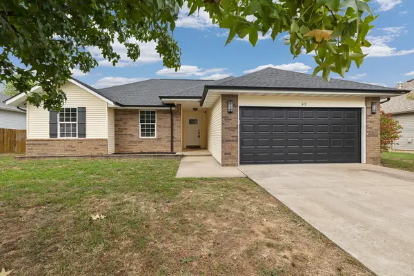 319 W Cherokee, Clever, MO 65631
