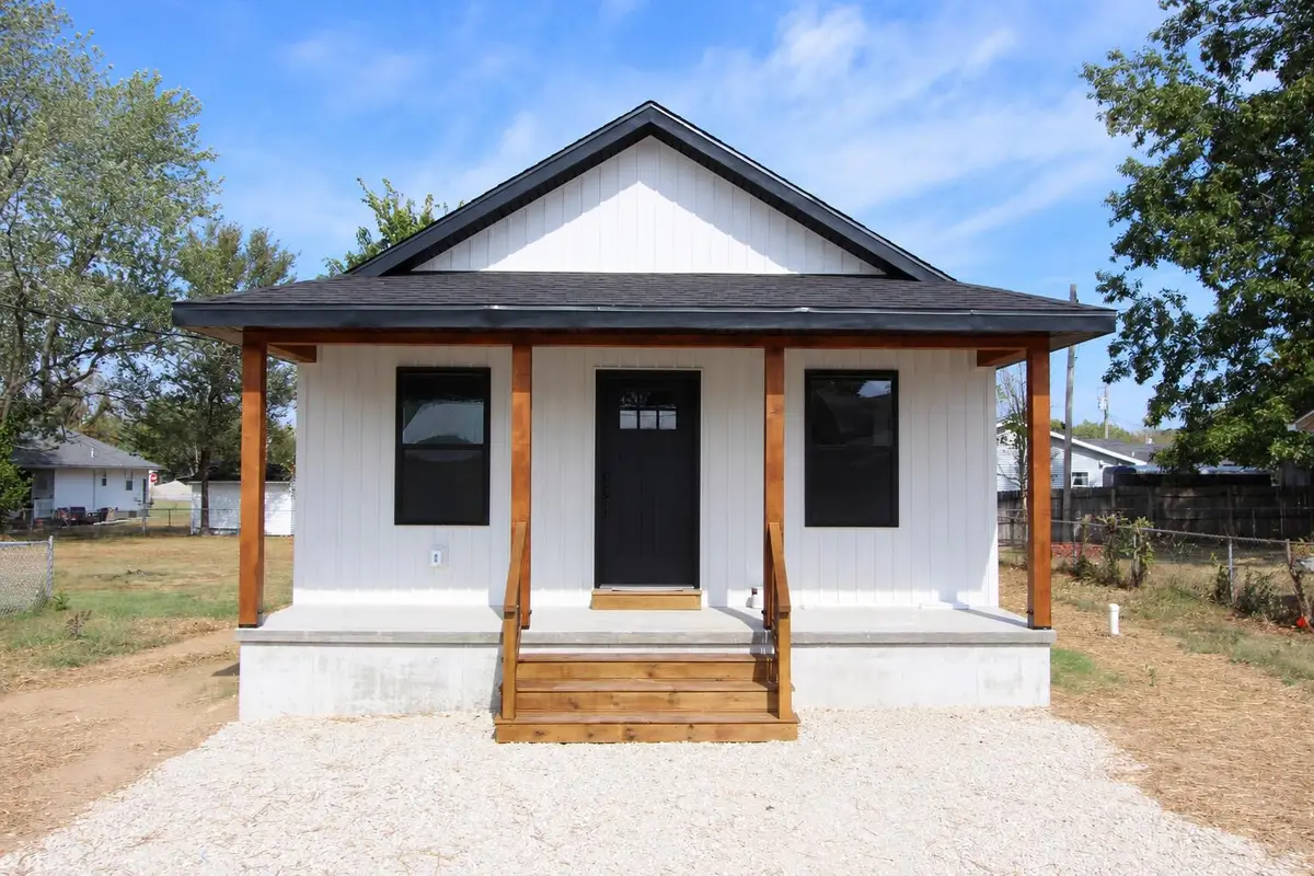 415 W Puryear Avenue, Seymour, MO 65746 - #1