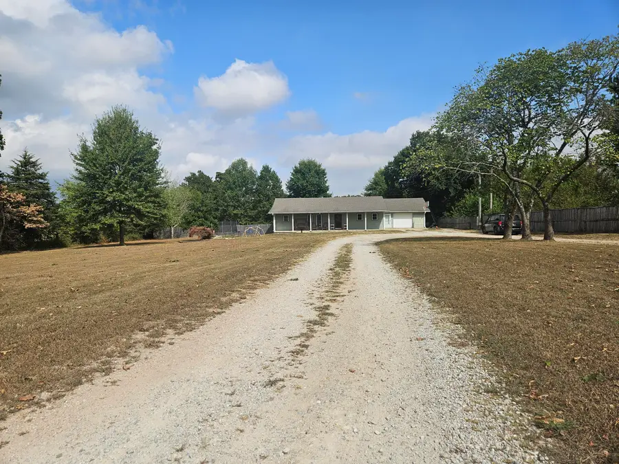 999 E Sunshine Drive, Mountain Grove, MO 65711 - #2