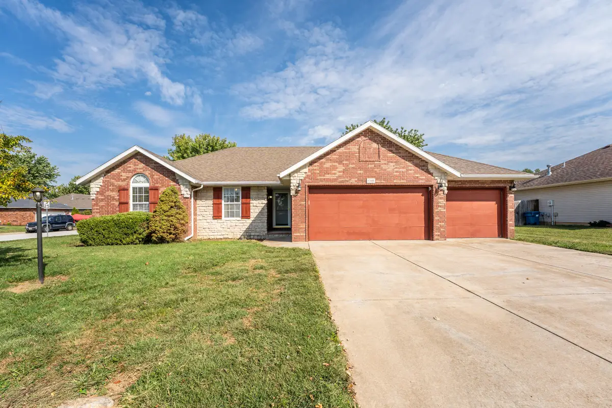 1345 W Dunrobin Castle Drive, Nixa, MO 65714 - #1