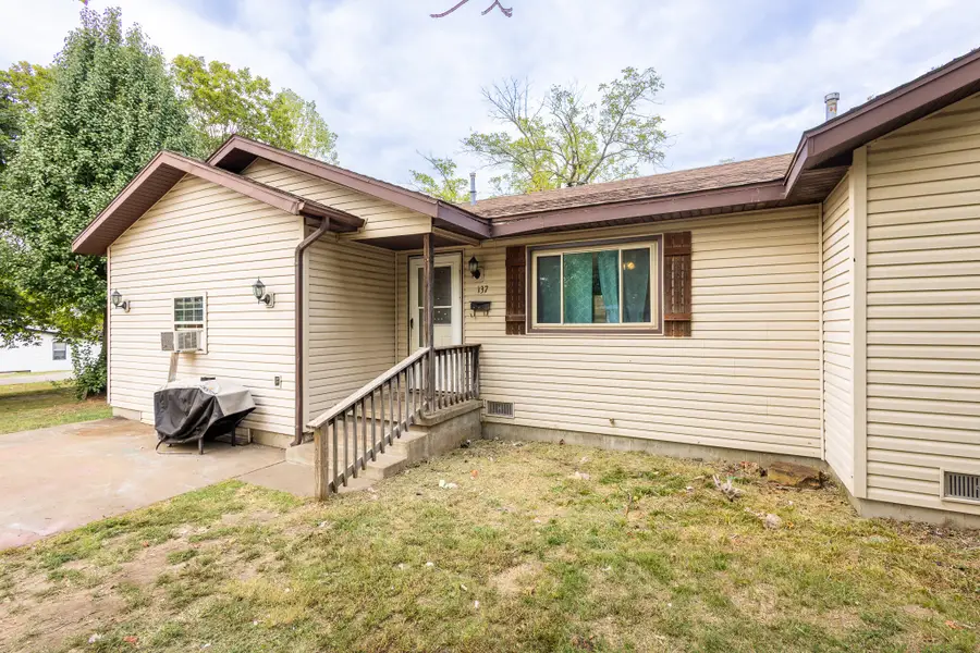 137 W Cline Street, Aurora, MO 65605 - #2