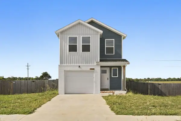 1202 E Perry Street, Republic, MO 65738