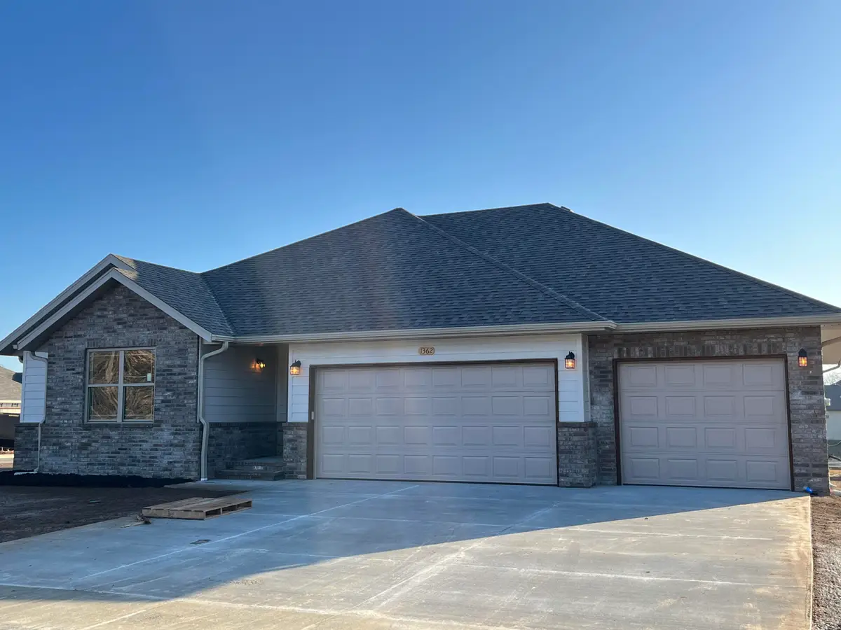1362 S Mahn Avenue, Springfield, MO 65802 - #1
