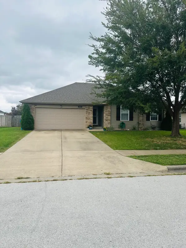 2450 E Willow Street, Republic, MO 65738