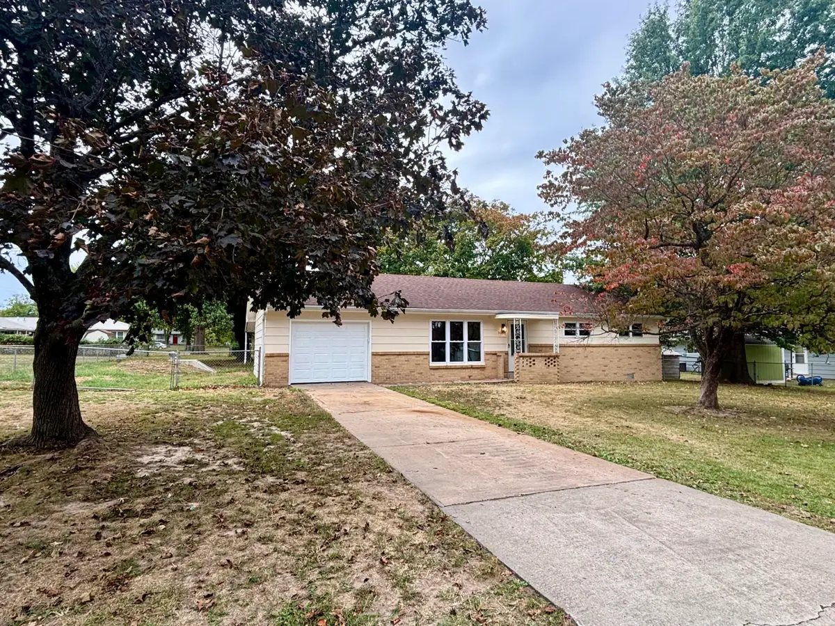 908 W Elm Street, Aurora, MO 65605 - #1