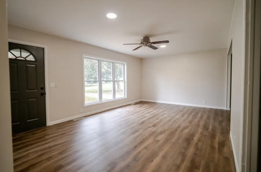 908 W Elm Street, Aurora, MO 65605 - #2