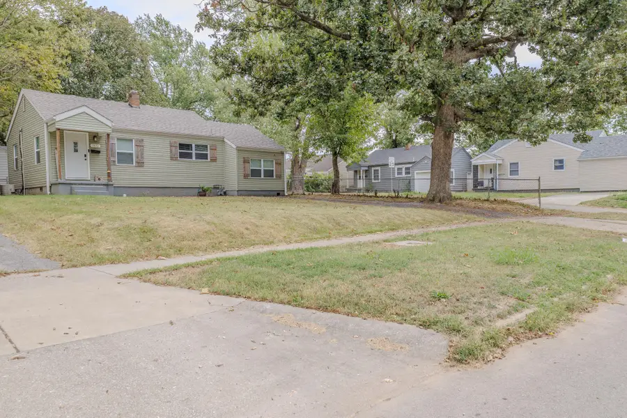 1872 N Broadway Avenue, Springfield, MO 65803 - #3