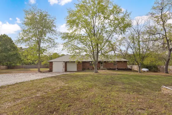 371 Red Top Road, Buffalo, MO 65622