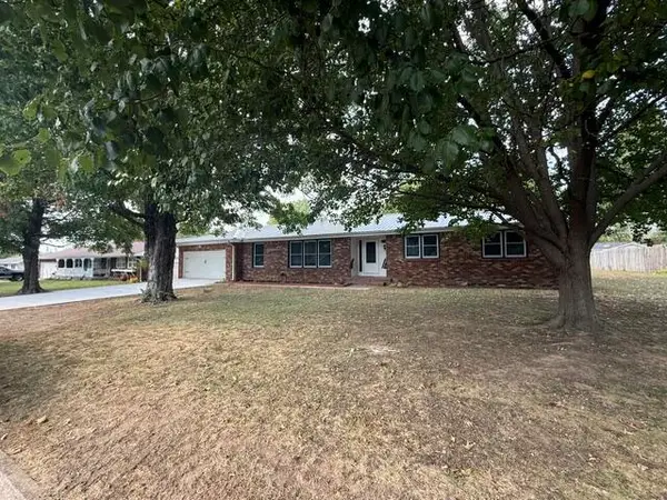 811 Richards Drive, Mountain Grove, MO 65711