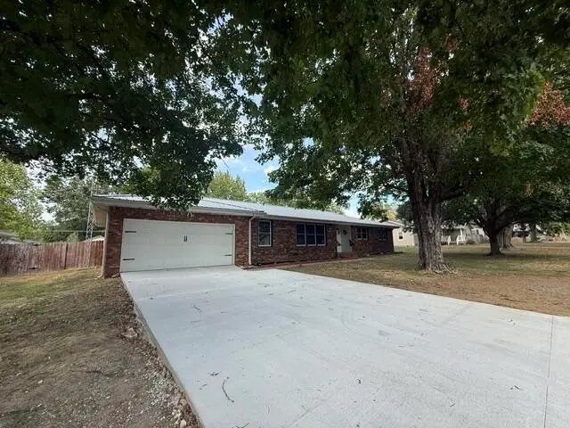 811 Richards Drive, Mountain Grove, MO 65711 - #3
