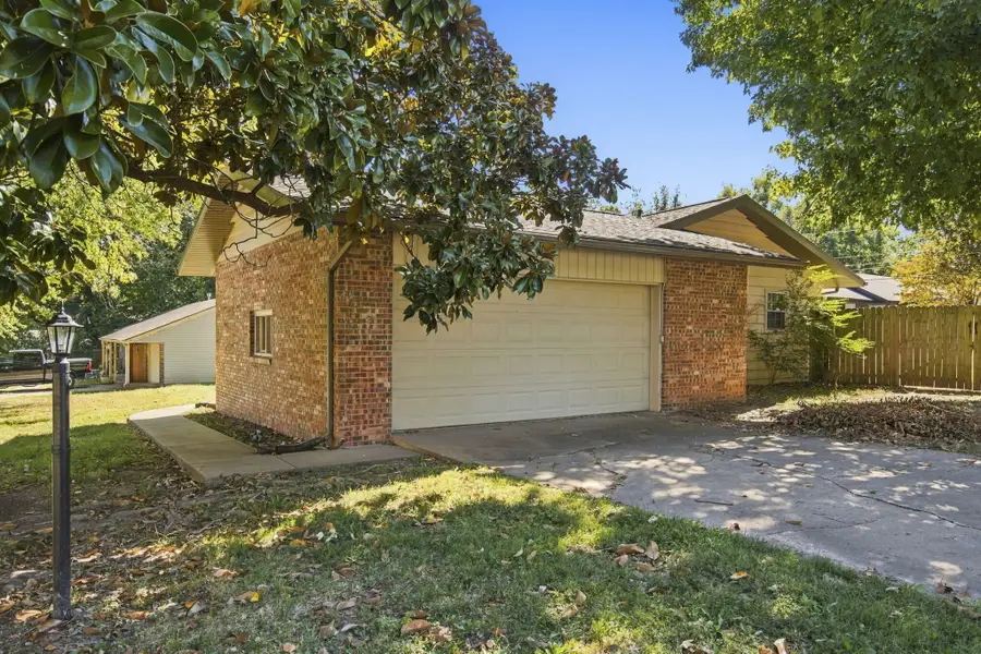 2904 E Eastmoor Drive, Springfield, MO 65804 - #3