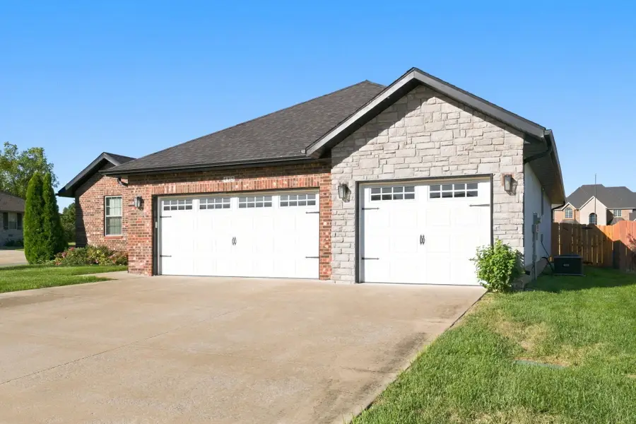 413 N Maplecrest Drive, Nixa, MO 65714 - #3