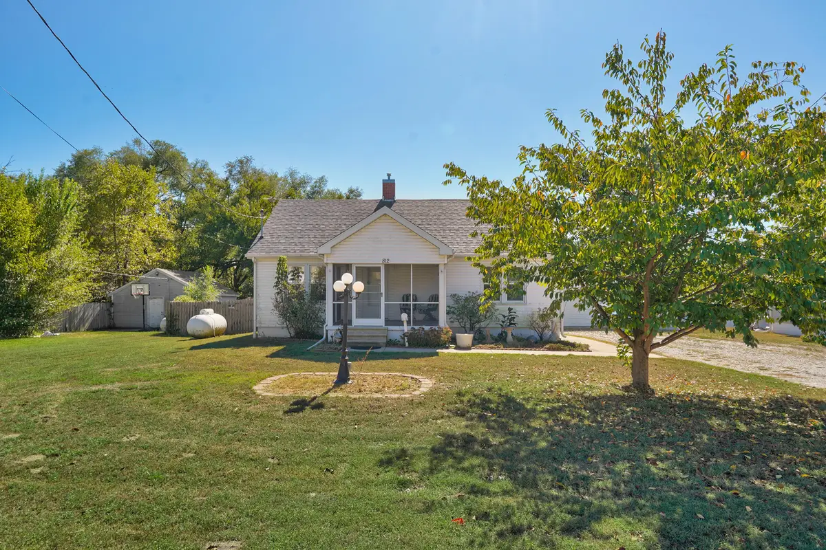 812 E Locust Street, Bolivar, MO 65613 - #1