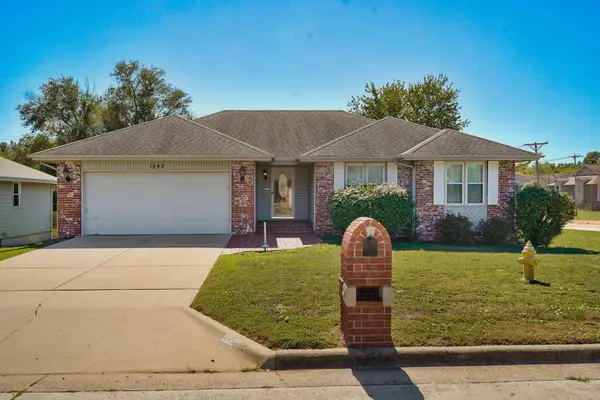 1542 W Deerfield Street, Springfield, MO 65807