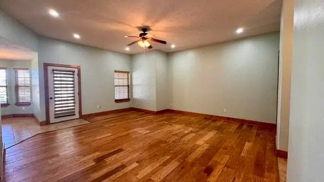 307 E Jamestown Drive, Clinton, MO 64735 - #2