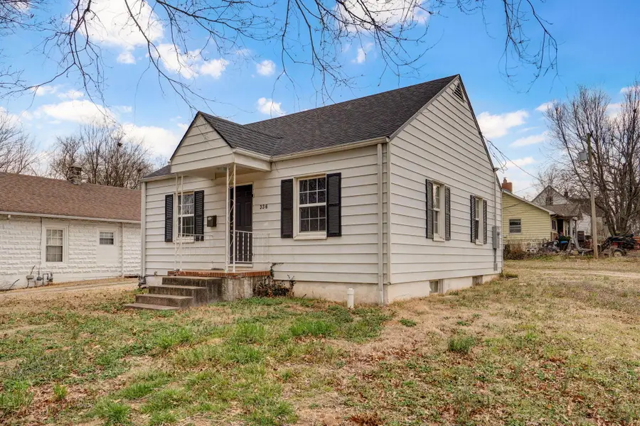 336 W Dallas Street, Mount Vernon, MO 65712 - #3