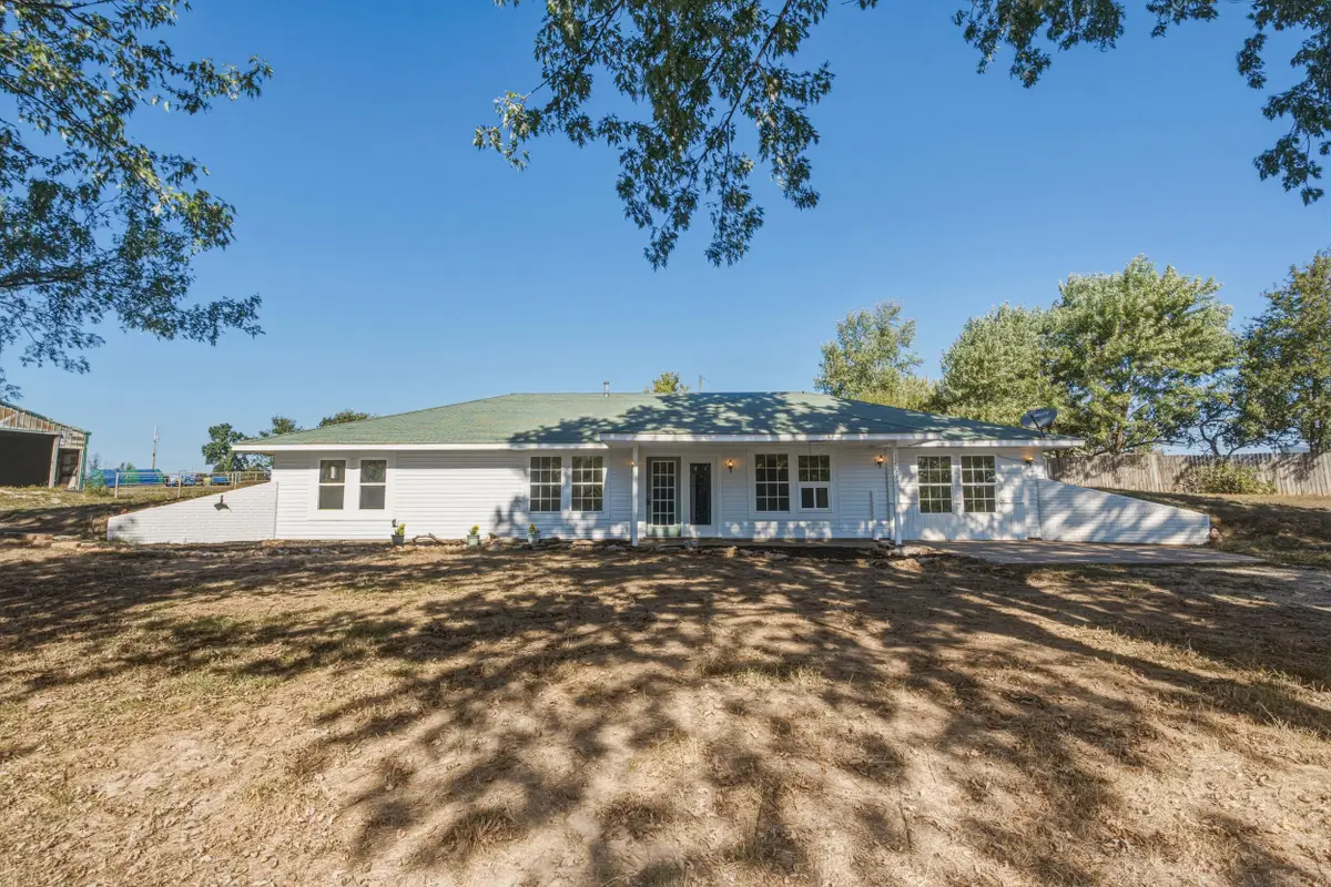 17655 Farm Road 1090, Cassville, MO 65625 - #1