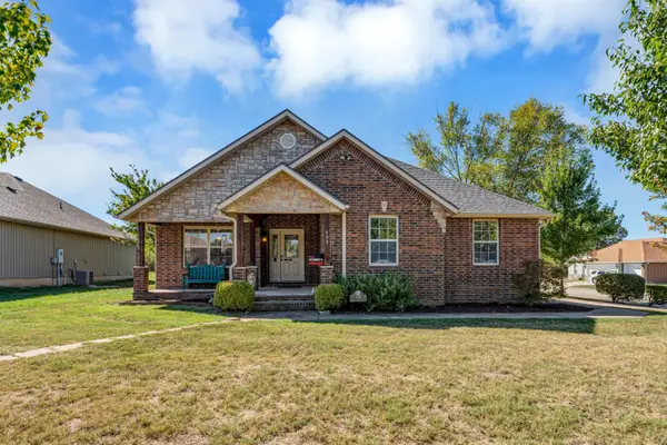 400 Brittany Court, Aurora, MO 65605