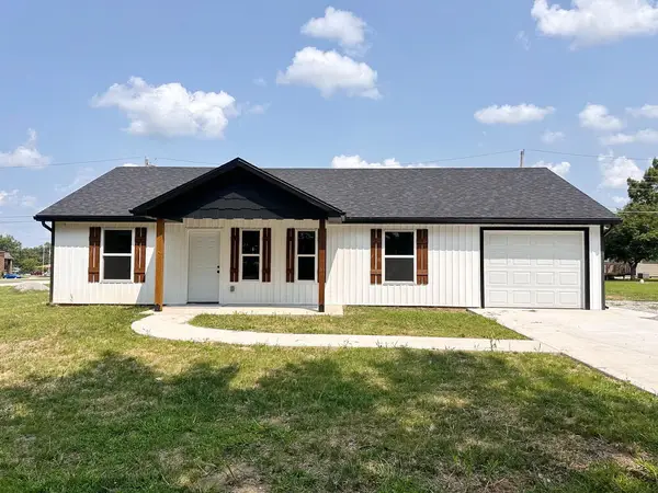 108 W Barrett Avenue, Walker, MO 64790