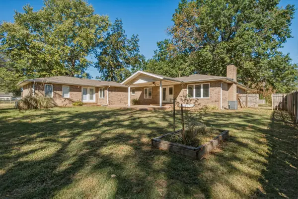 421 W County Street, Monett, MO 65708