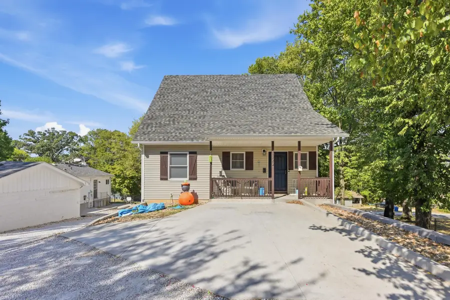 3322 S Moffet Avenue, Joplin, MO 64804 - #2
