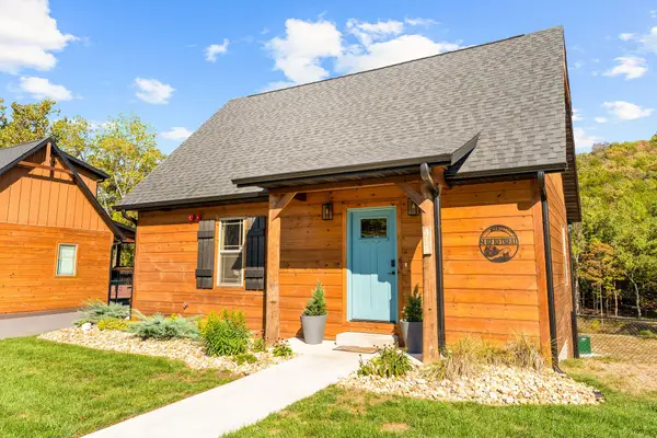415 Mark Twain Drive, Hollister, MO 65672