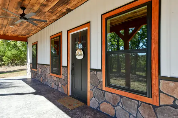 2589 State Highway Oo, Reeds Spring, MO 65737