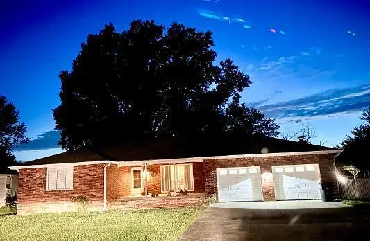 1201 N Lynn Street, Nevada, MO 64772
