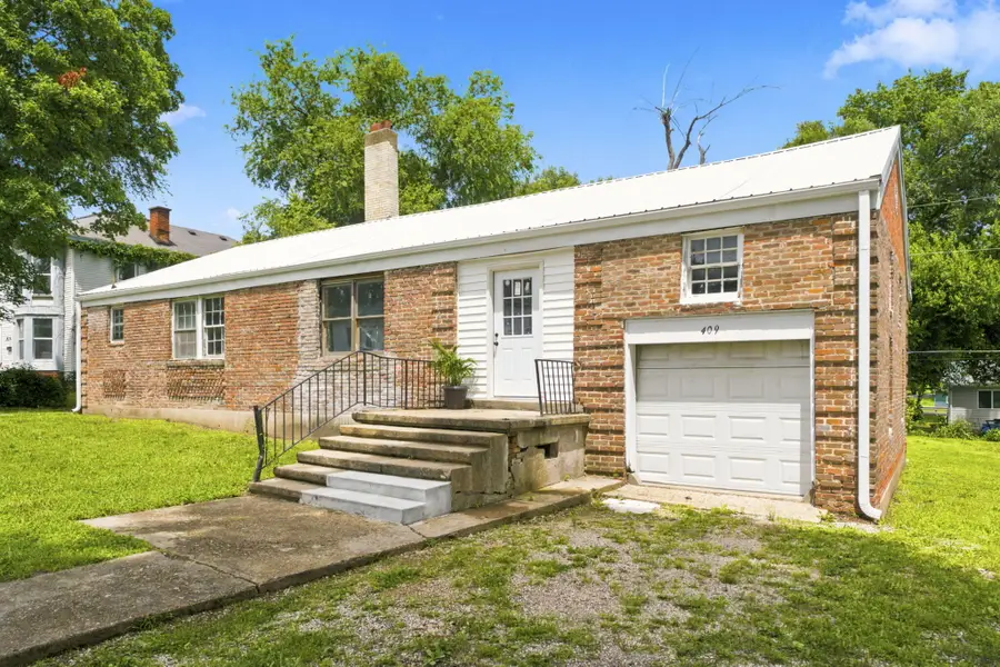 409 E Olive Street, Bolivar, MO 65613 - #2