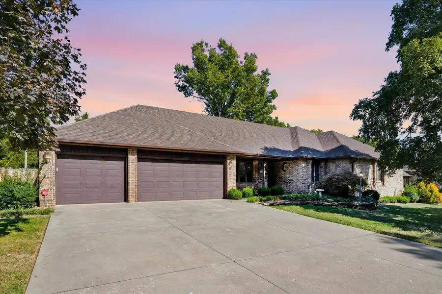 4045 E Linwood Street, Springfield, MO 65809 - #2
