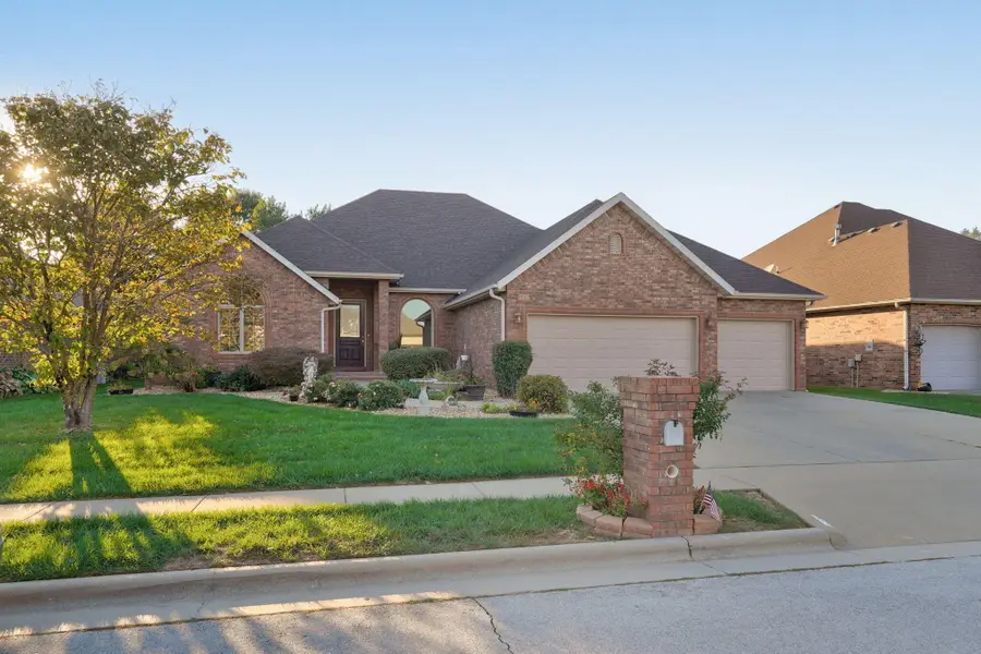 3305 S Juniper Avenue, Springfield, MO 65804 - #2