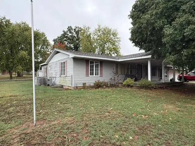 1106 S Carnation Drive E, Aurora, MO 65605 - #1