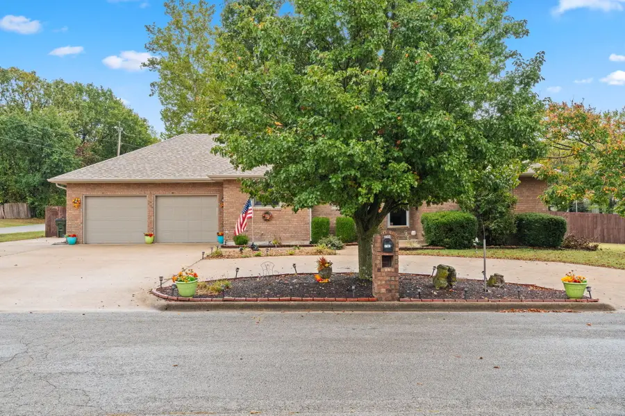 1102 Highland Drive, Aurora, MO 65605 - #3