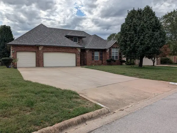 802 E Current Drive, Ozark, MO 65721