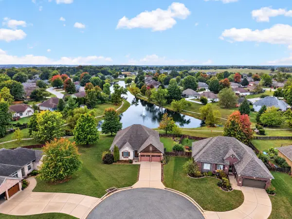 5611 N 10th Avenue, Ozark, MO 65721