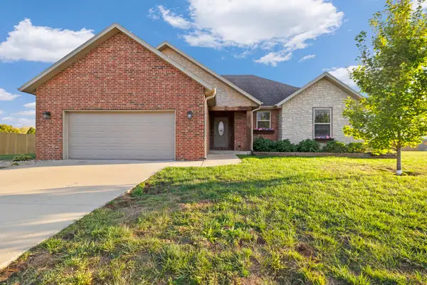 1910 E Whetstone Drive, Ozark, MO 65721