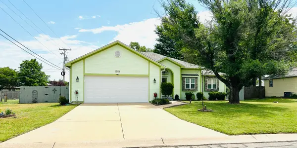 1921 Bluebird Drive, Webb City, MO 64870