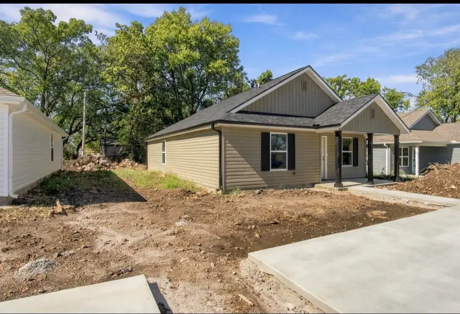 806 N Walker Street, Webb City, MO 64870 - #3