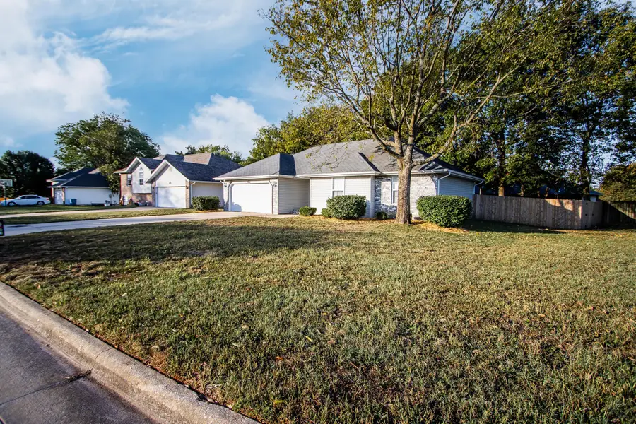 3839 S El Salvador Avenue, Springfield, MO 65807 - #2