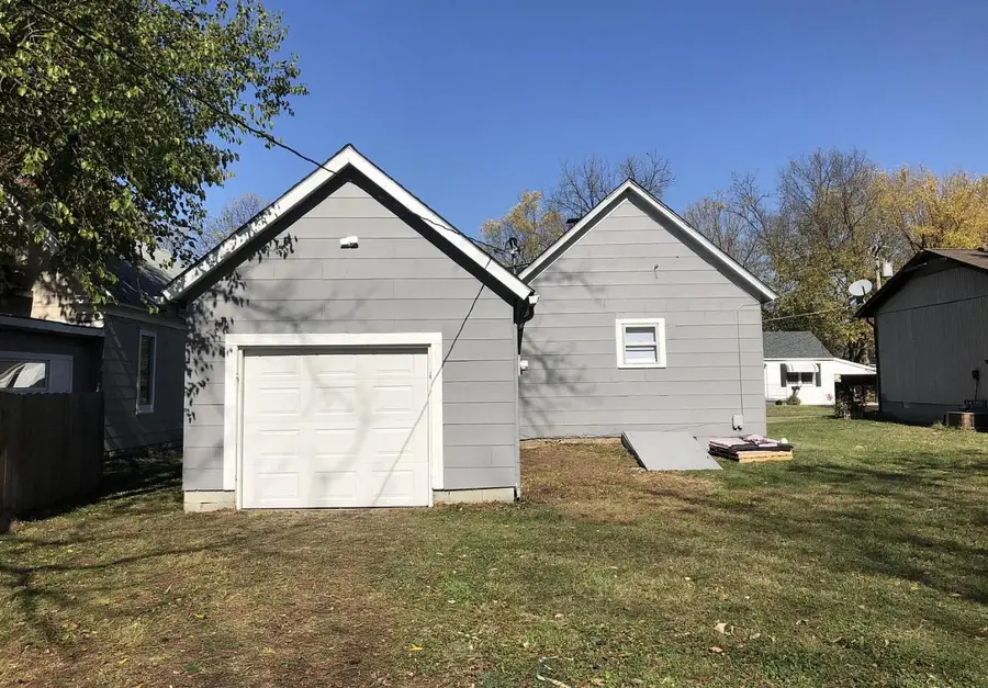916 W Lombard Street, Springfield, MO 65806 - #2