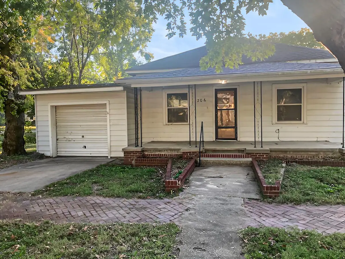 206 N Miles Avenue, Pittsburg, KS 66762 - #1
