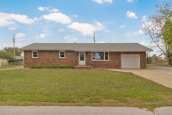 305 S Delaware Street, Nixa, MO 65714