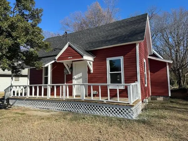 1010 N Dickerson Avenue, Springfield, MO 65803