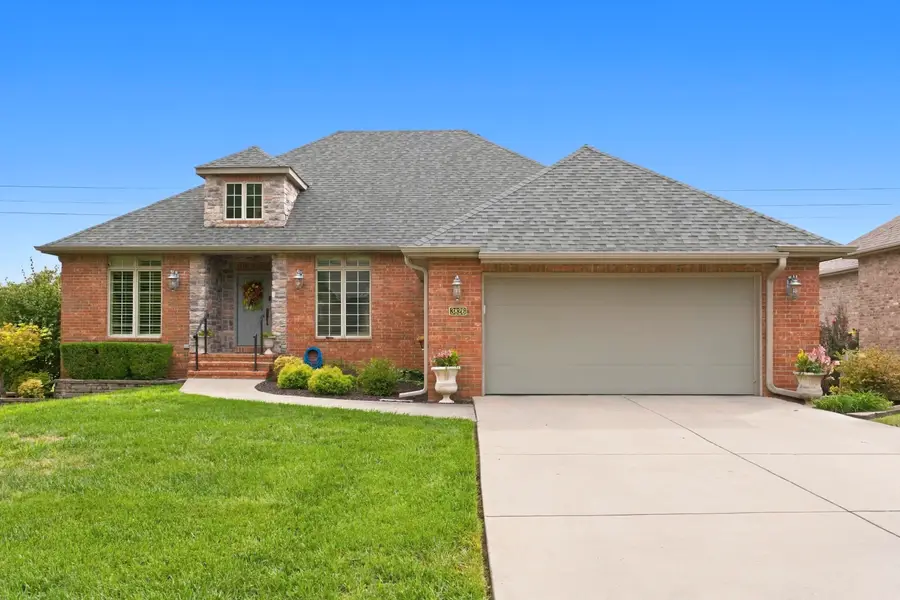 3826 E Fox Grape Road, Springfield, MO 65809 - #2