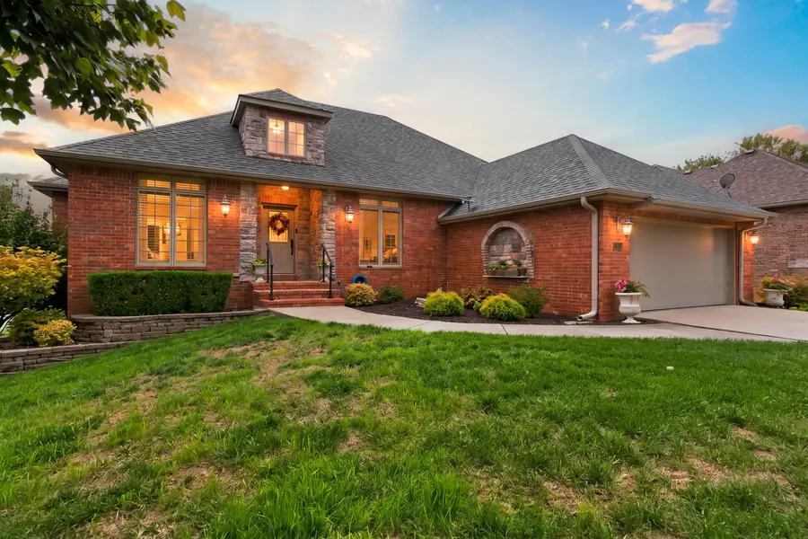 3826 E Fox Grape Road, Springfield, MO 65809 - #3